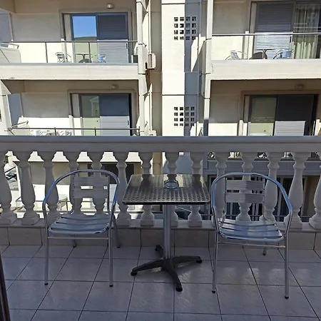 Thiseas Apartment *